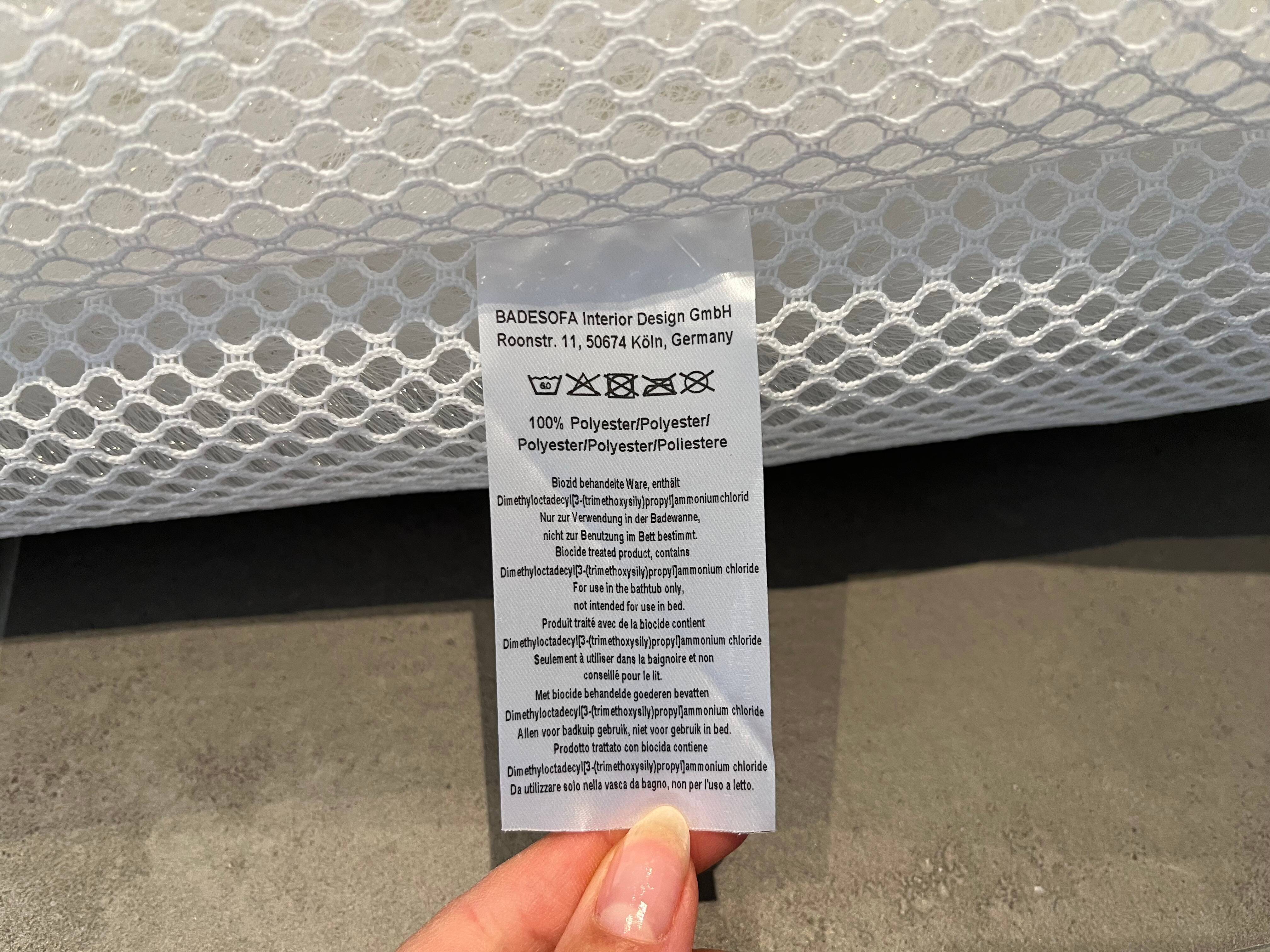 Kissen für Badewanne richtig waschen
